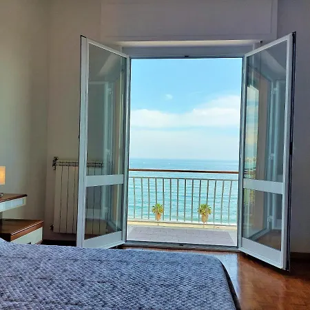 Maremare, Really On The Beach, With Private Parking Apartment *