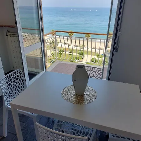 Maremare, Really On The Beach, With Private Parking アパート サヴォーナ
