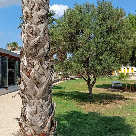 Maremare, Really On The Beach, With Private Parking *