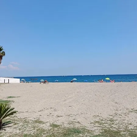 Maremare, Really On The Beach, With Private Parking