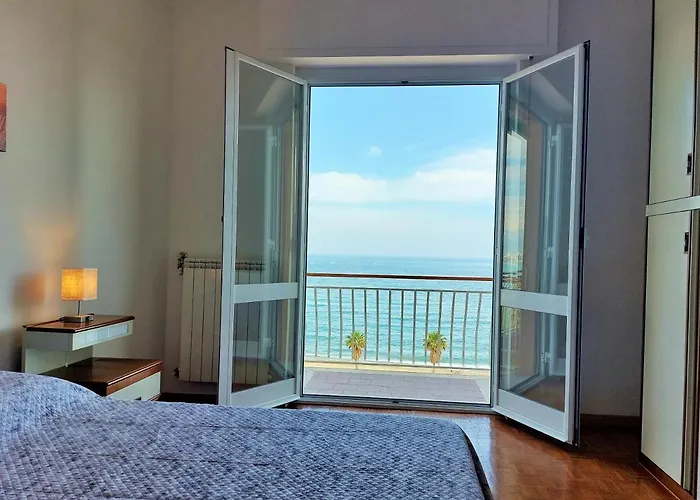 Maremare, Really On The Beach, With Private Parking דירה *