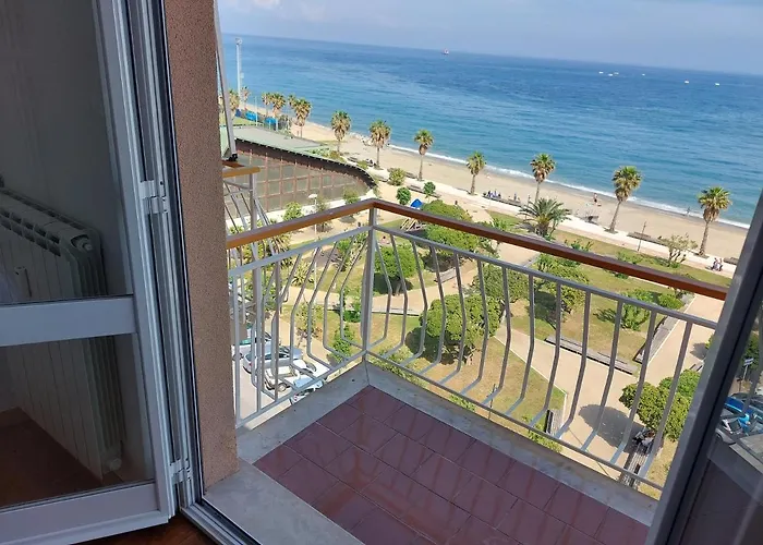 Maremare, Really On The Beach, With Private Parking * סאבונה